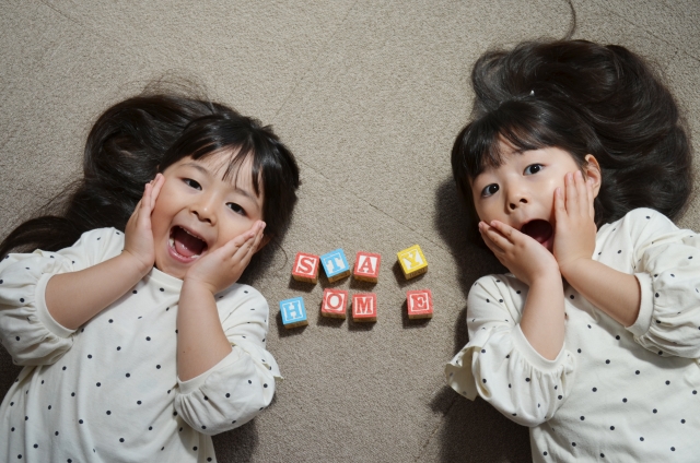 子供の英語学習で教室と学習　比較